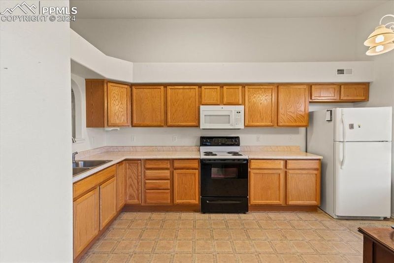 812 Ardath Ln, Pueblo, CO 81005