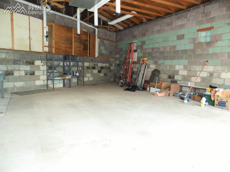 812 W Cheyenne Rd, Colorado Springs, CO 80906