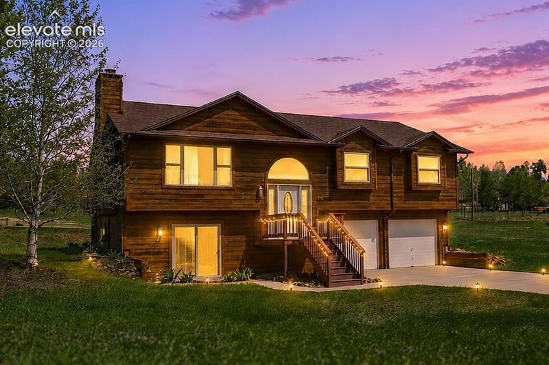 812 Red Eagle Ct, Woodland Park, CO 80863