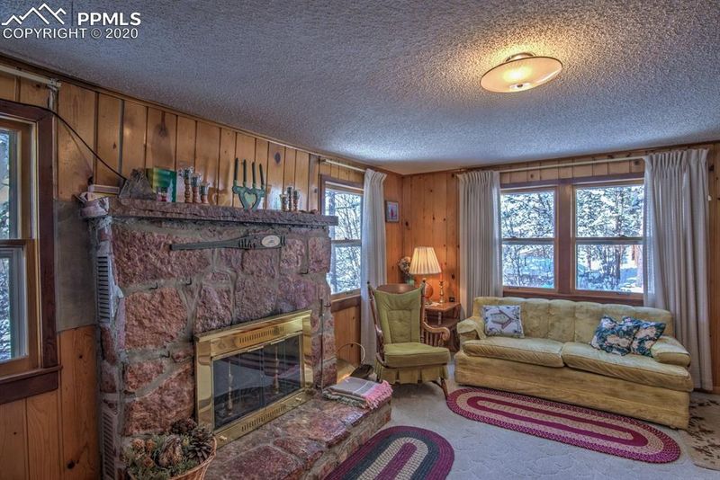 8122 W Highway 24 Hw, Cascade, CO 80809