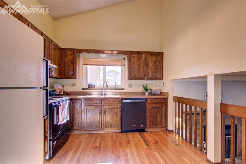 8130 Contrails Dr, Colorado Springs, CO 80920