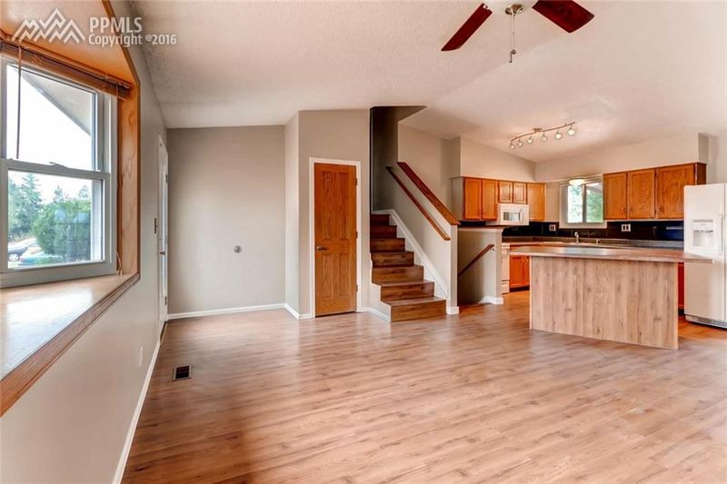 814 Badger Dr, Colorado Springs, CO 80916