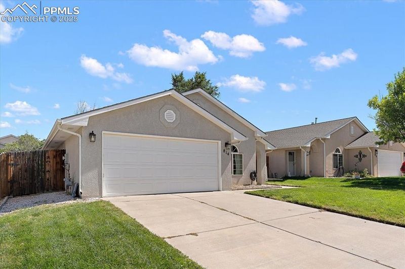 814 Edna Ln, Pueblo, CO 81005