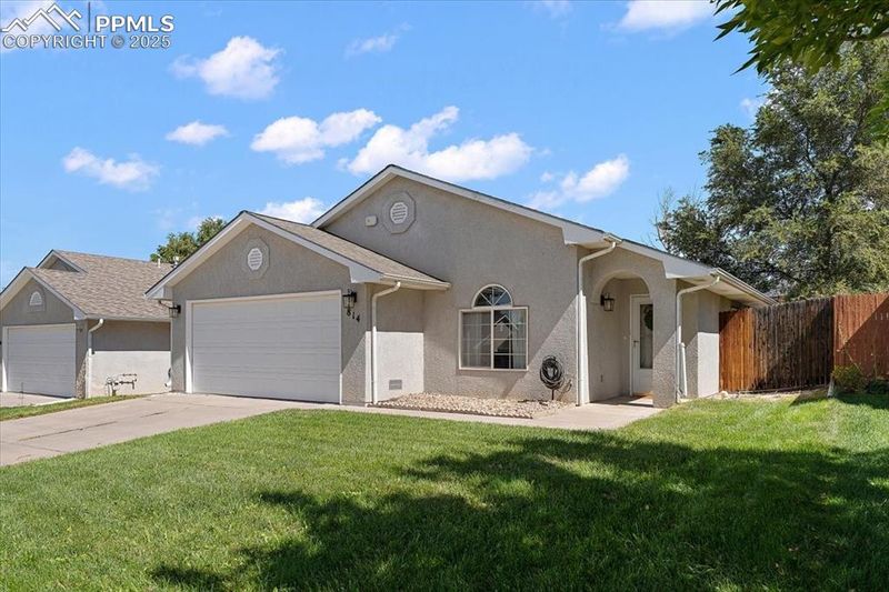 814 Edna Ln, Pueblo, CO 81005