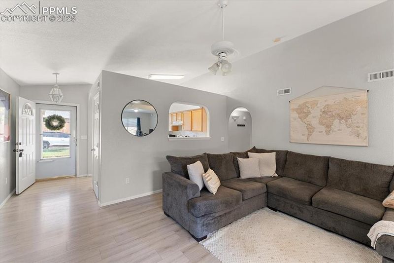 814 Edna Ln, Pueblo, CO 81005