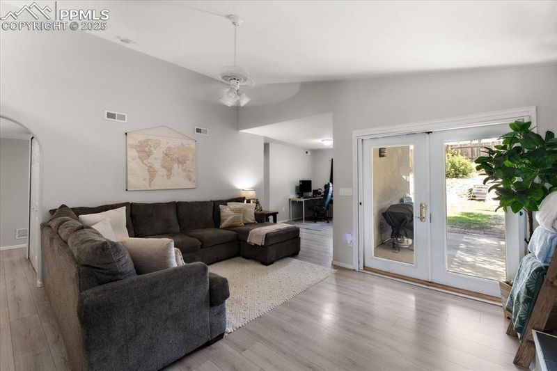 814 Edna Ln, Pueblo, CO 81005