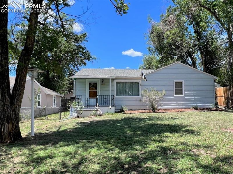 814 Sunset Rd, Colorado Springs, CO 80909