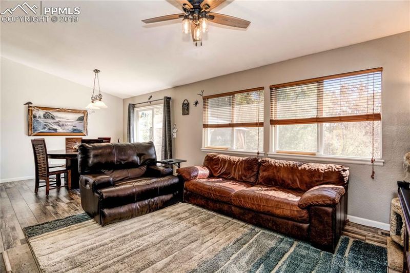 815 Aspenglow Ln, Colorado Springs, CO 80916