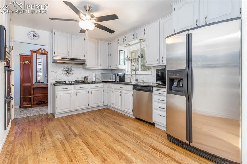 815 Cresta Rd, Colorado Springs, CO 80906