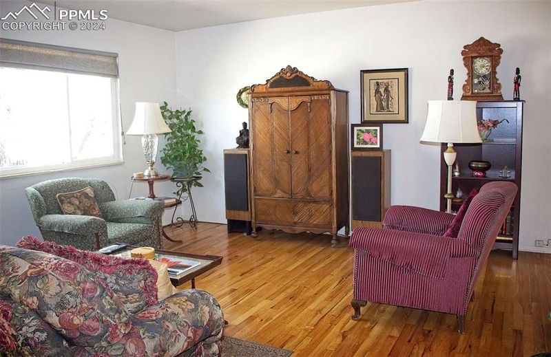 815 Old Dutch Mill Rd, Colorado Springs, CO 80907