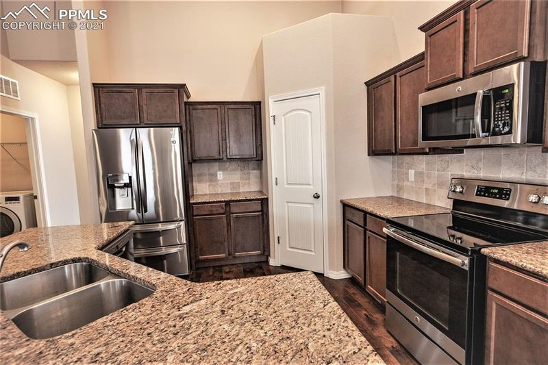 8151 Glory Dr, Colorado Springs, CO 80924