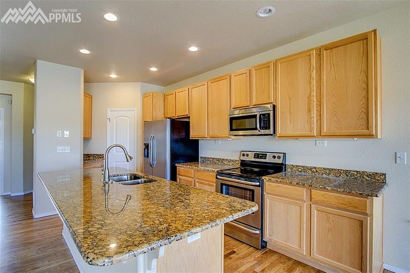8154 Hunter Peak Trl, Colorado Springs, CO 80924