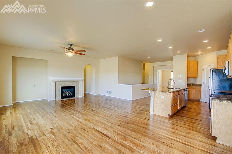 8154 Hunter Peak Trl, Colorado Springs, CO 80924