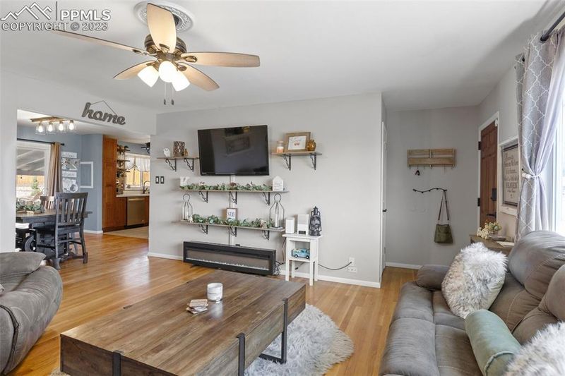 816 Maple Dr, Colorado Springs, CO 80911
