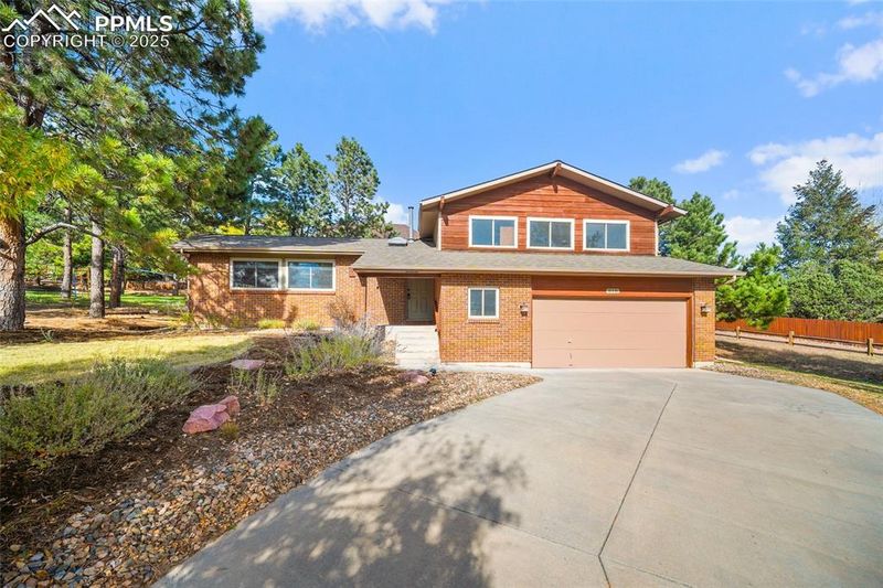 818 Allegheny Dr, Colorado Springs, CO 80919