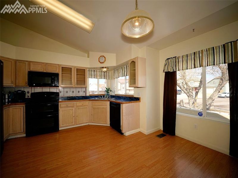 818 Barn Owl Dr, Fountain, CO 80817