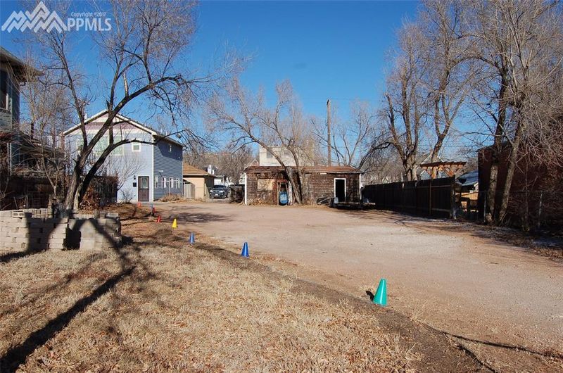 818 W Cucharras St, Colorado Springs, CO 80905
