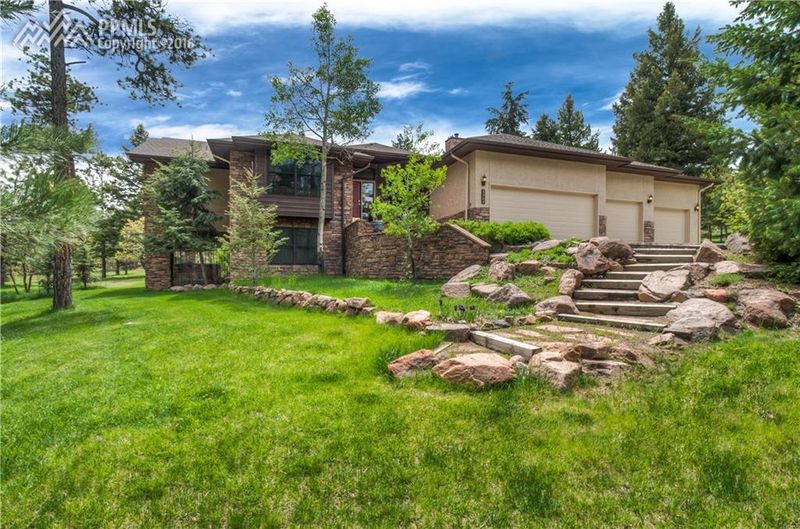 8202 Red Rock Ct, Larkspur, CO 80118