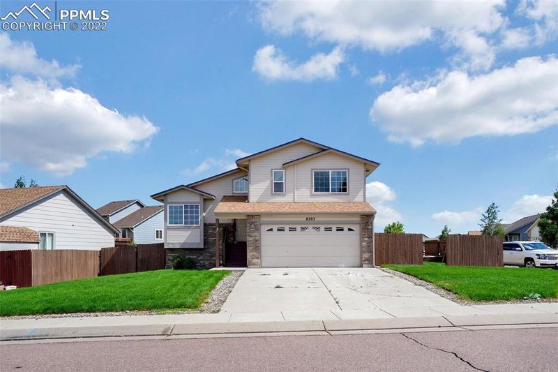 8205 Pinegate Dr, Colorado Springs, CO 80925