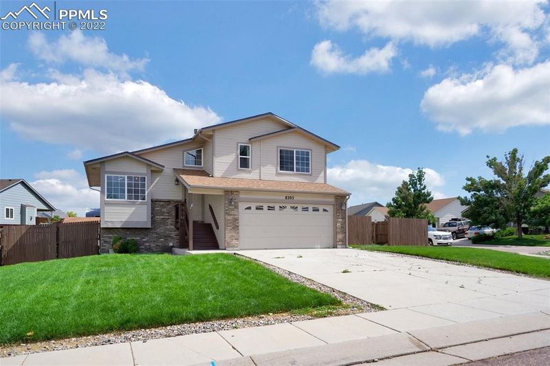 8205 Pinegate Dr, Colorado Springs, CO 80925