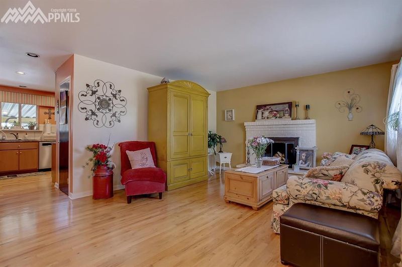 821 Darby St, Colorado Springs, CO 80907