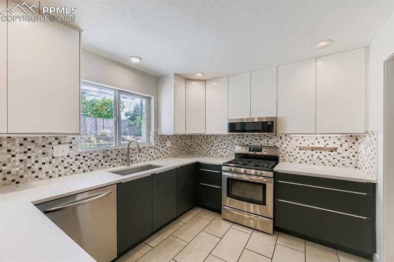 821 Panorama Dr, Colorado Springs, CO 80907