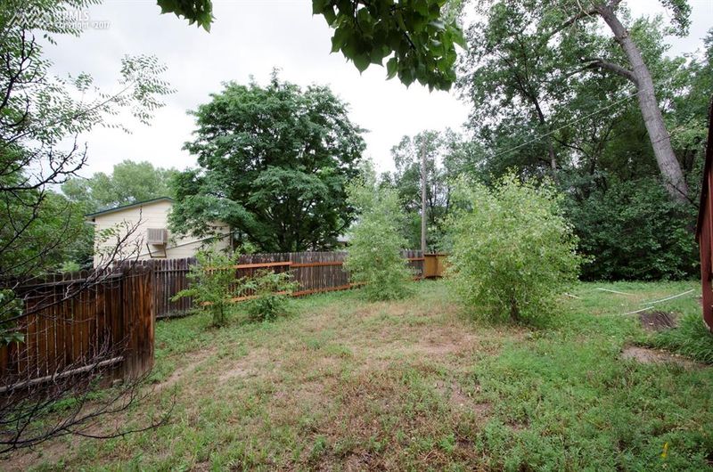 821 Pioneer Ln, Colorado Springs, CO 80904