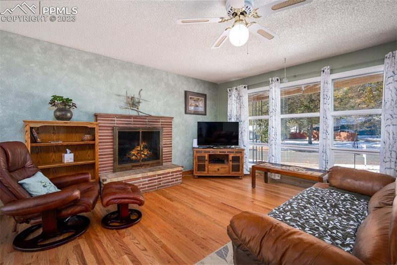 821 Valley Rd, Colorado Springs, CO 80904