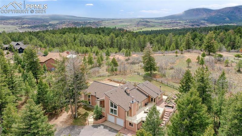 8214 Red Rock Ct, Larkspur, CO 80118