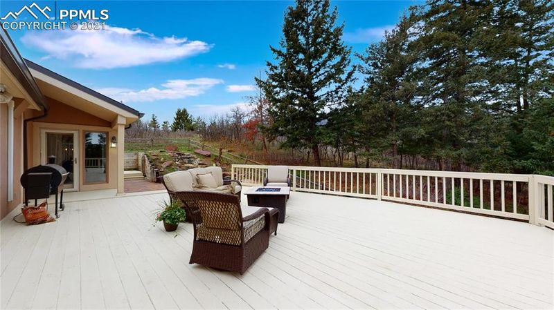 8214 Red Rock Ct, Larkspur, CO 80118