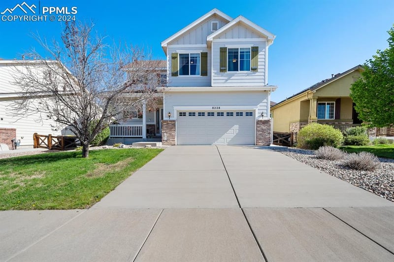 8228 Hollygrape Ln, Colorado Springs, CO 80927