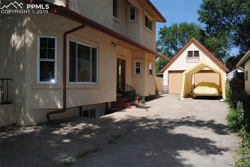 823 Custer Ave, Colorado Springs, CO 80903