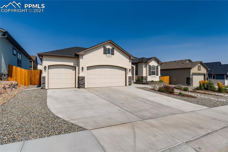 8230 Scoby Ct, Colorado Springs, CO 80908