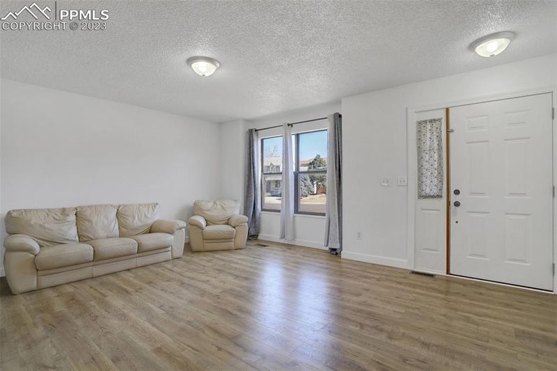 825 Hubbell Dr, Colorado Springs, CO 80911