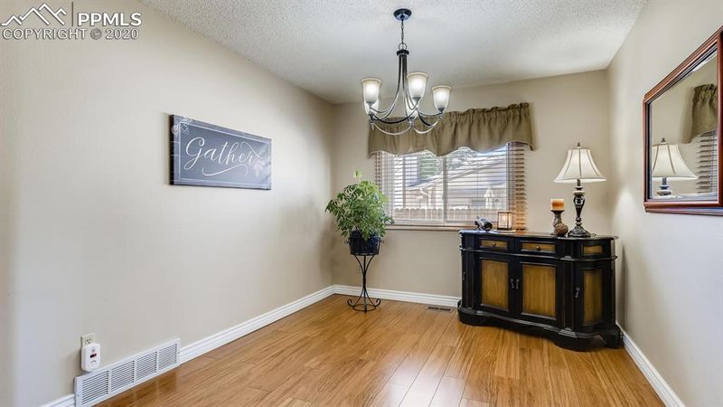 825 Lindstrom Dr, Colorado Springs, CO 80911