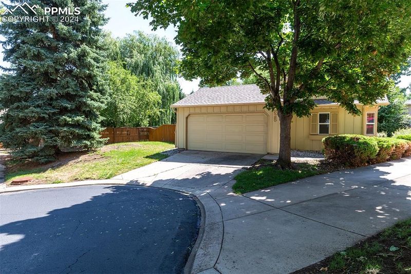 825 Spinner Ct, Colorado Springs, CO 80910