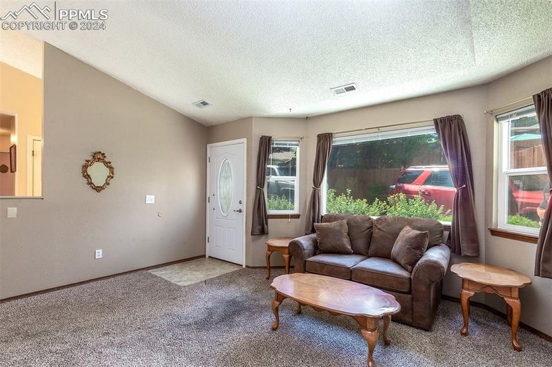 825 Spinner Ct, Colorado Springs, CO 80910