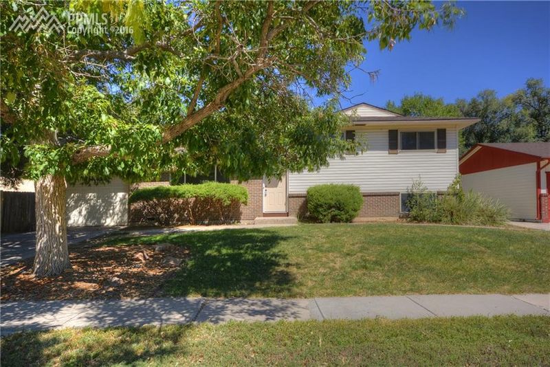 827 Holmes Dr, Colorado Springs, CO 80909