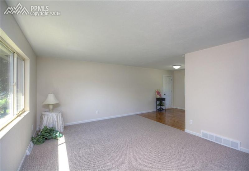 827 Holmes Dr, Colorado Springs, CO 80909