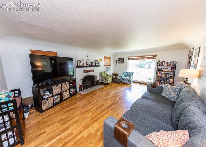 828 N Hancock Ave, Colorado Springs, CO 80903