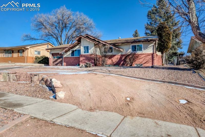 829 Panorama Dr, Colorado Springs, CO 80904