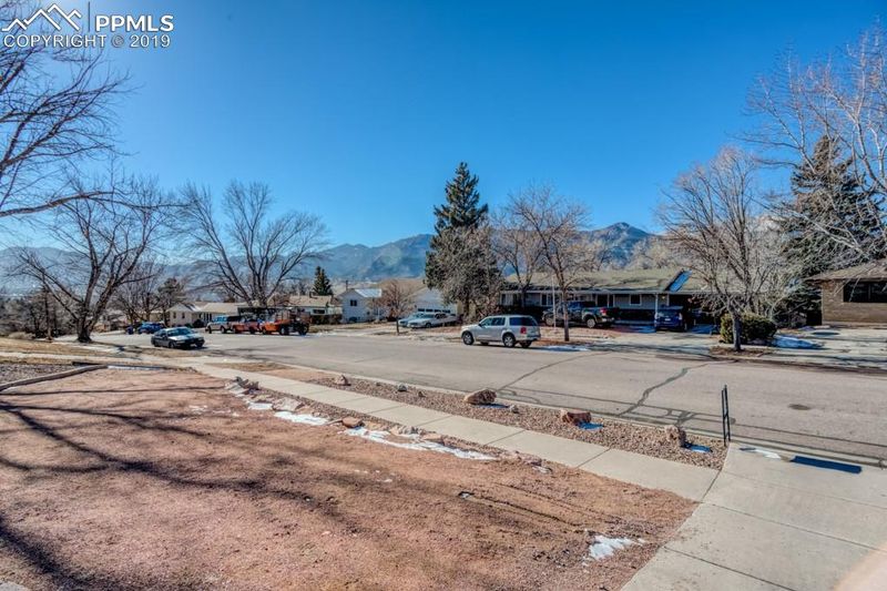 829 Panorama Dr, Colorado Springs, CO 80904