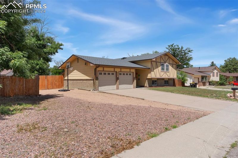830 Cardinal St, Colorado Springs, CO 80911