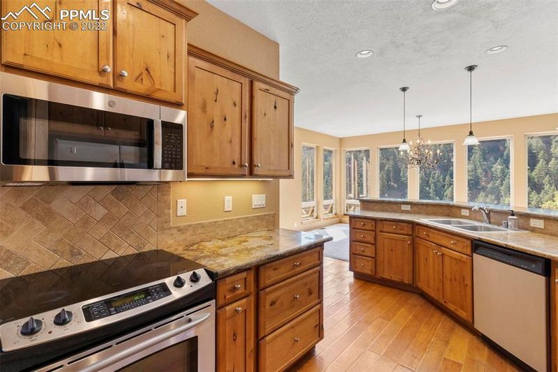 830 Pinon Pine Rd, Manitou Springs, CO 80829