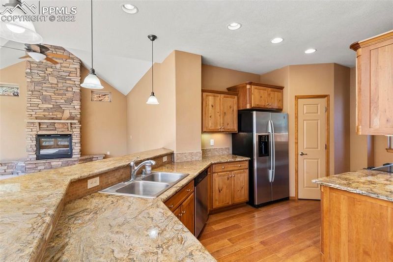 830 Pinon Pine Rd, Manitou Springs, CO 80829