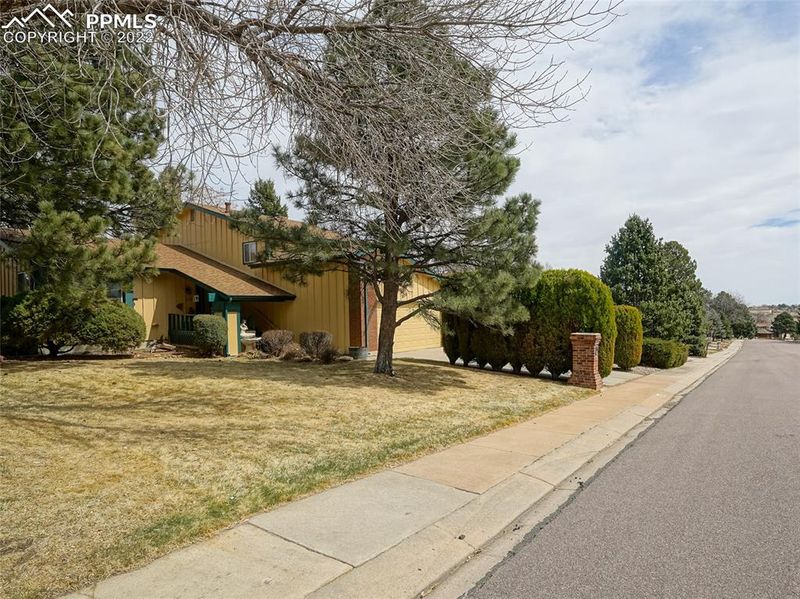 830 Red Mesa Dr, Colorado Springs, CO 80906