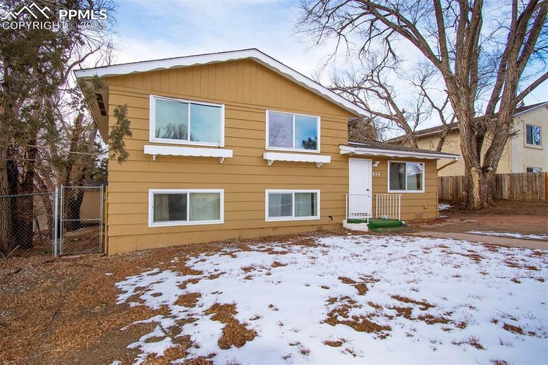 834 Sequoia Dr, Colorado Springs, CO 80910