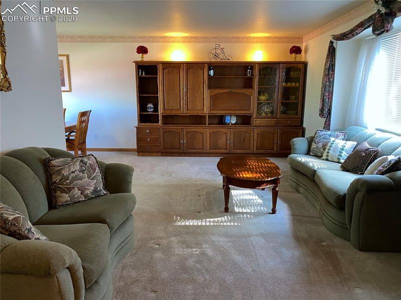 835 Foxwood Dr, Colorado Springs, CO 80911