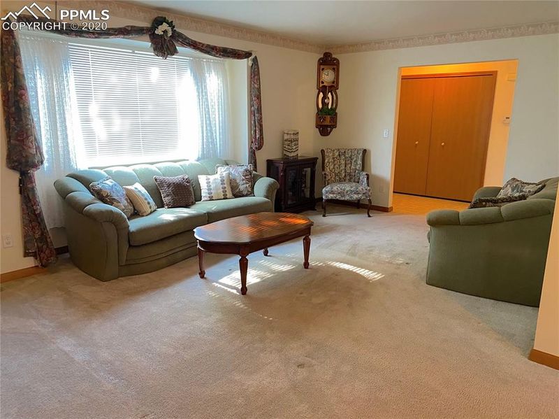 835 Foxwood Dr, Colorado Springs, CO 80911