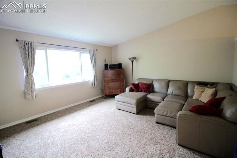 835 Vondelpark Dr, Colorado Springs, CO 80907